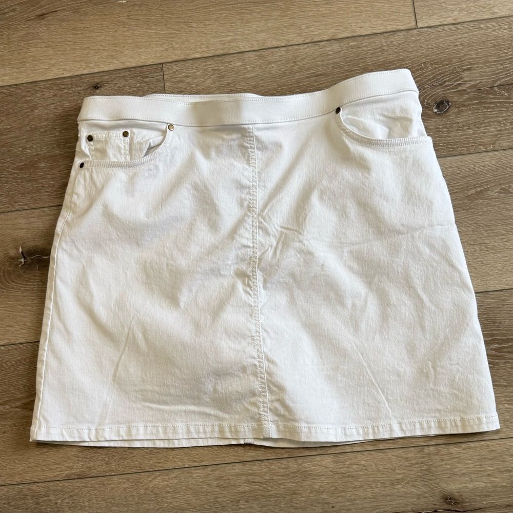 White Skort Size 16 Hearts of Palm